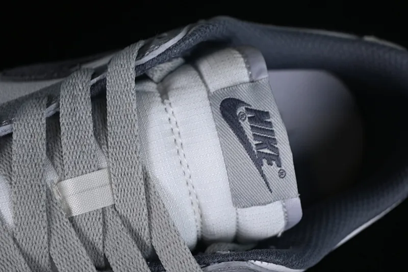 All Categories Nk SB Dunk Series Nk SB Dunk Low Low-top sneakers Nk Dunk Low "Light Carbon"​ Simple gray and white SB low-top casual sneakers FJ4188-100